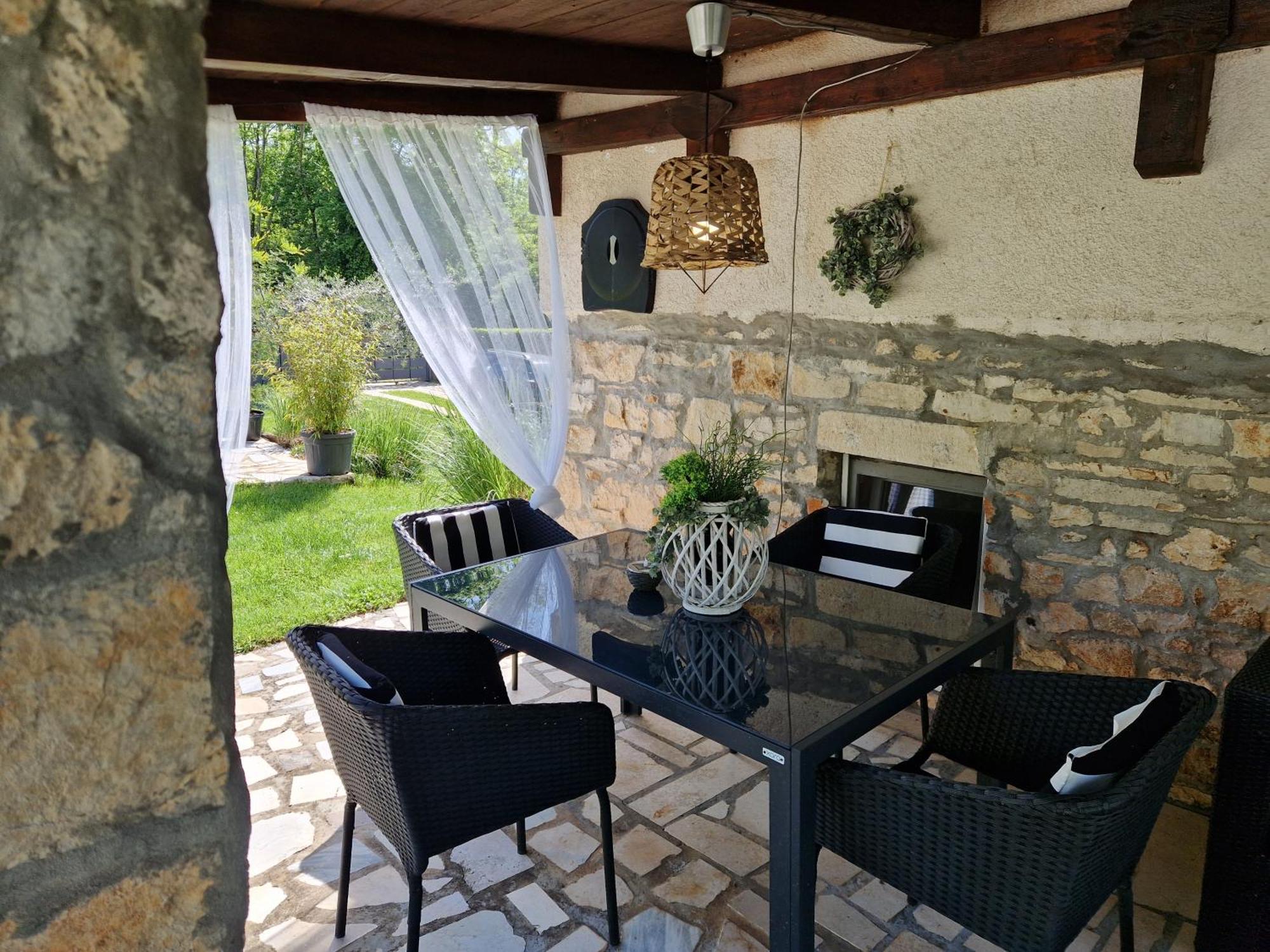 Holiday House Vuki Nedescina Exterior photo