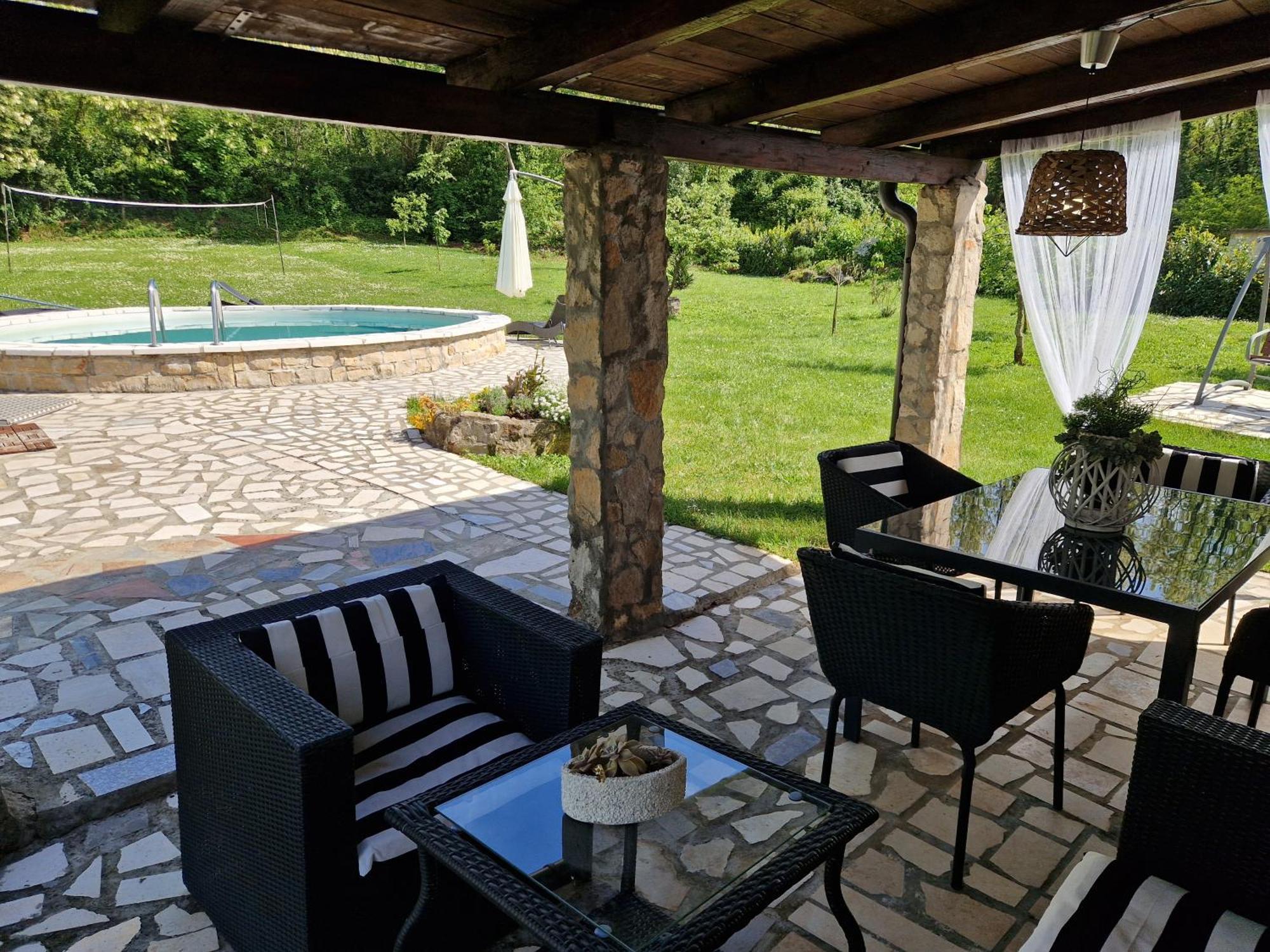 Holiday House Vuki Nedescina Exterior photo
