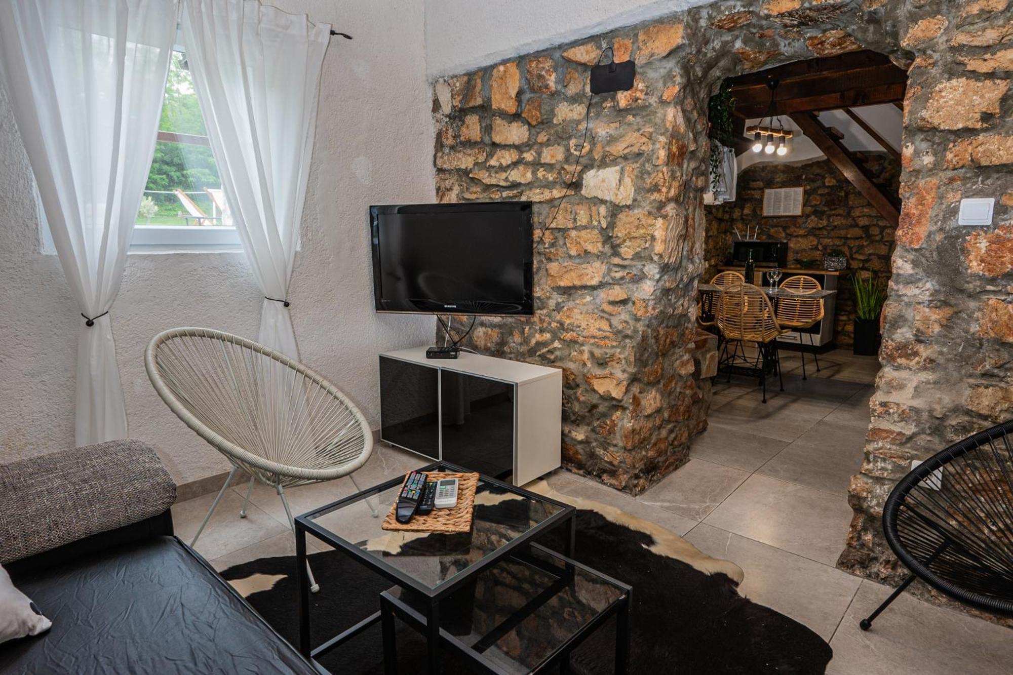 Holiday House Vuki Nedescina Exterior photo